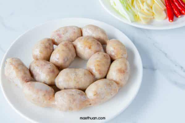 ไส้กรอกอีสาน ไส้กรอกสูตรโฮมเมด เปรี้ยวนิด หอมกลิ่นสมุนไพร